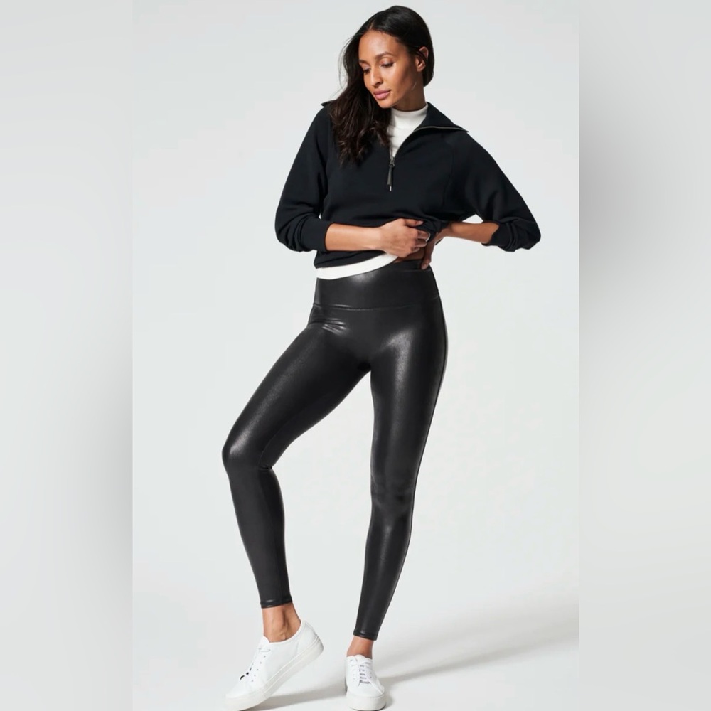 Assets By Spanx Women’s Black Leggings